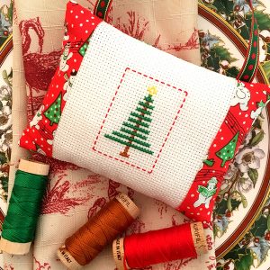 <center><a target="_blank" href="https://www.aurifil.com/wp-content/uploads/2019/07/7.21LittleChristmasTree-WendySheppard.pdf">Day 21 - Little Christmas Tree</a></center>