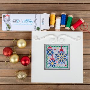 <center><a target="_blank" href="https://www.aurifil.com/wp-content/uploads/2019/07/Sparkly-Snowflakes-chart.pdf">Day 25 - Sparkly Snowflakes </a></center>